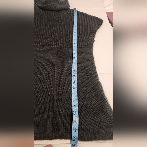 Theory Wool and Cashmere Cowl Neck Sleveless Knit Sweater in Green Size Medium - Picture 9 of 13